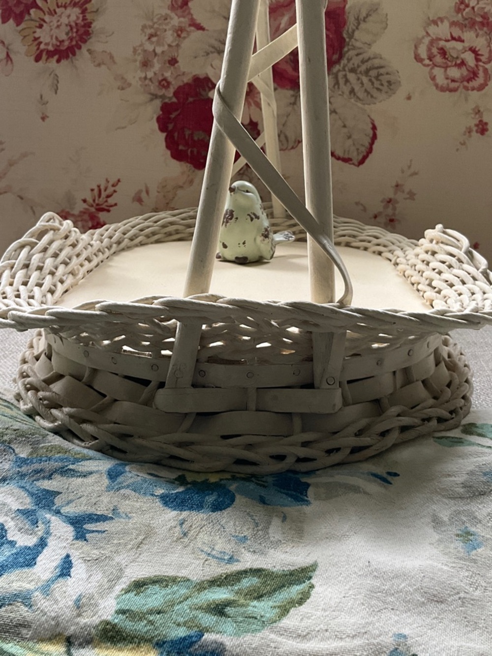 Vintage Gift Basket - Picture 6 of 10